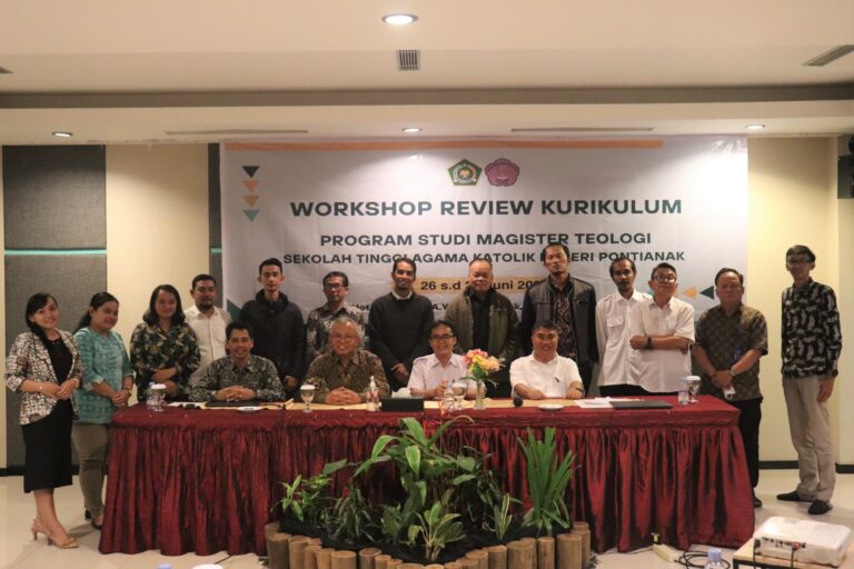 Prodi Magister Teologi Sekolah Tinggi Agama Katolik Negeri Pontianak Mengadakan Workshop Review Kurikulum Demi Mutu Pendidikan yang Lebih Baik